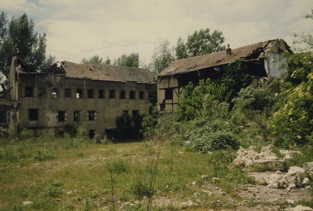 Usines de porcelaine Gaucher et Vincent-Blin : Cour, bâtiment de la gazetterie, vue générale