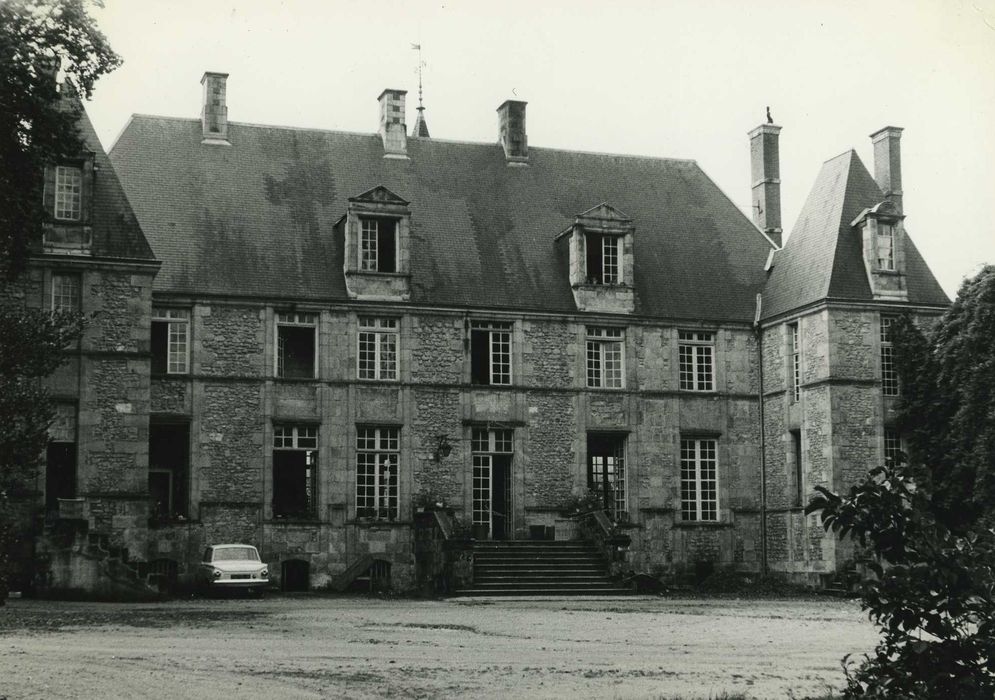 Château de la Noue : Façade nord, vue générale