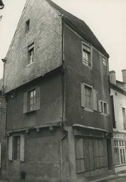 Maison : Façades sur rues, vue générale 