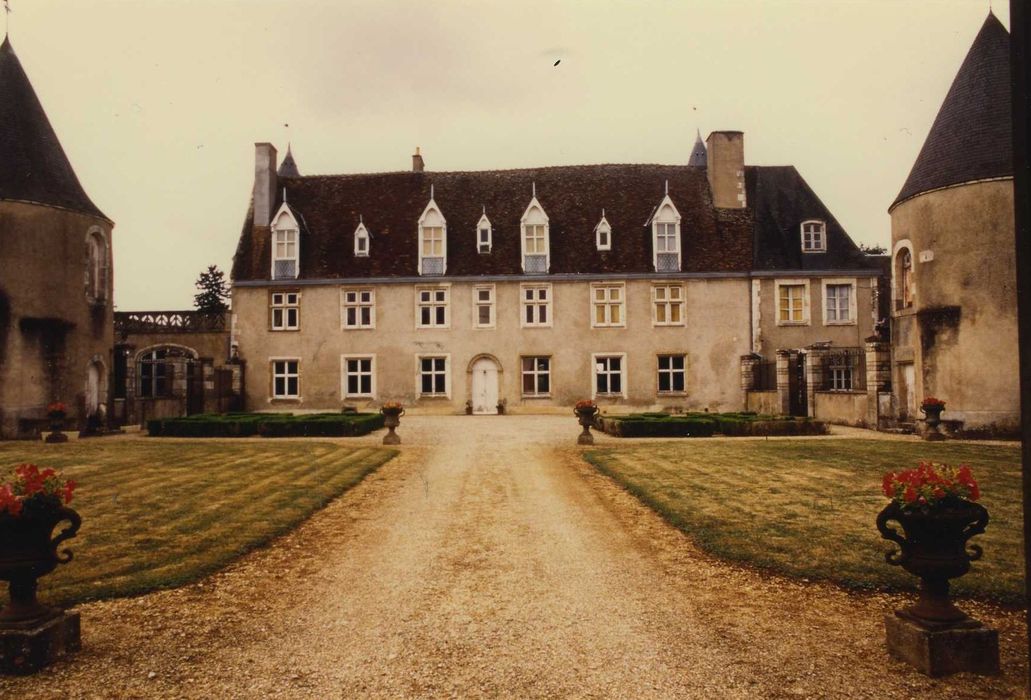 Château de Savoye : Ensemble nord-est, vue générale