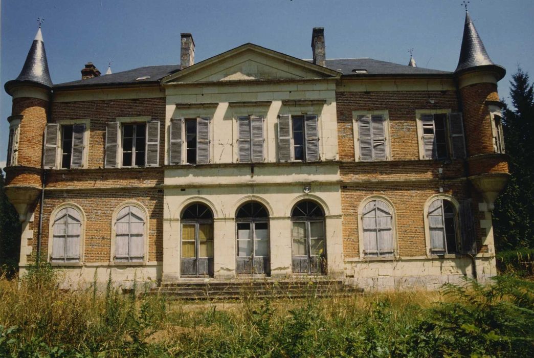 Ancien domaine de Vouzeron : Ancien château, façade sud-ouest, vue générale