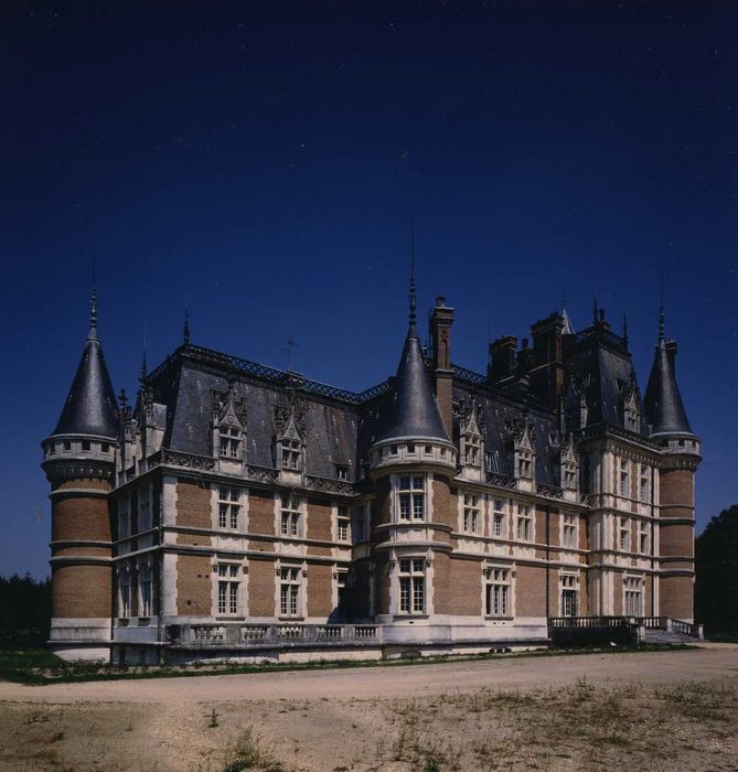 Ancien domaine de Vouzeron : Grand château, ensemble sud-est, vue générale