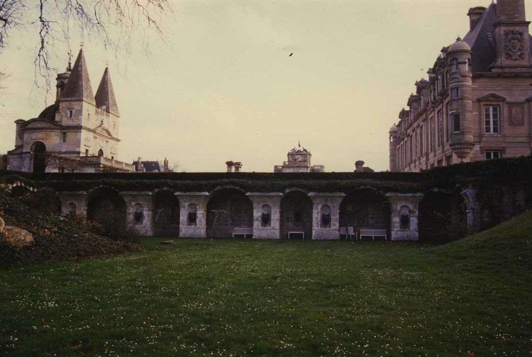 Château d'Anet : Ensemble nord (cryptoportique), vue générale