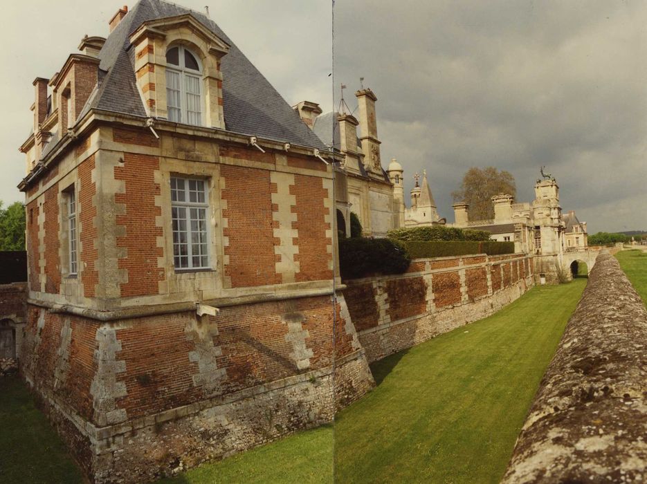 Château d'Anet : Pavillon d’angle sud-ouest, vue générale