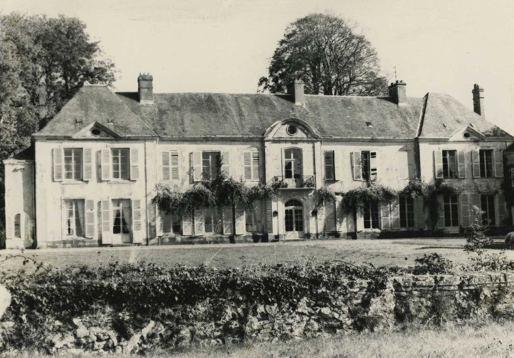 Château d'Oursières : Façade sud-ouest, vue générale