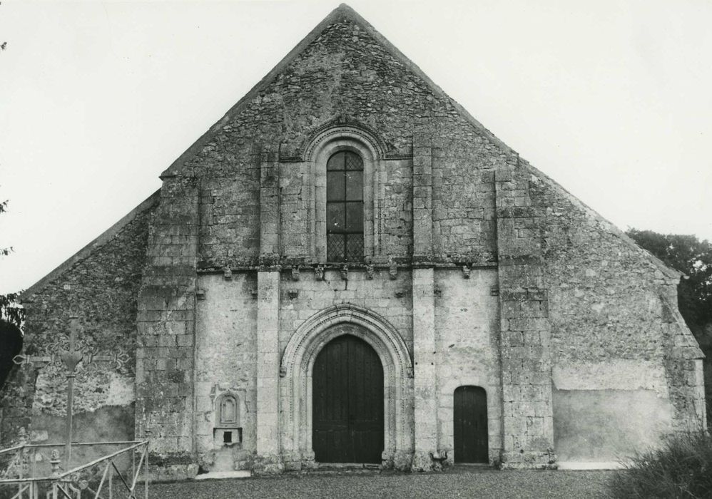 Eglise Saint-Rémy : Façade occidentale, vue générale