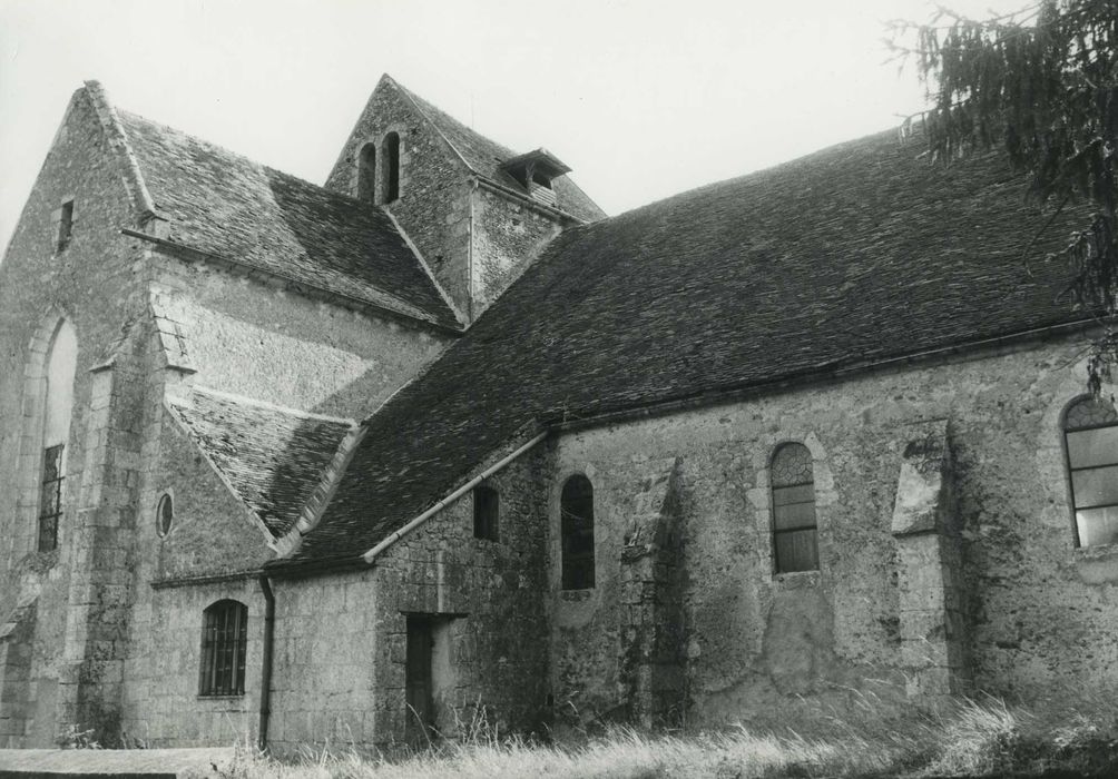 Eglise Saint-Rémy : Façade latérale nord, vue partielle