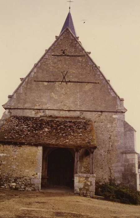 Eglise Saint-Avit : Façade occidentale, vue générale