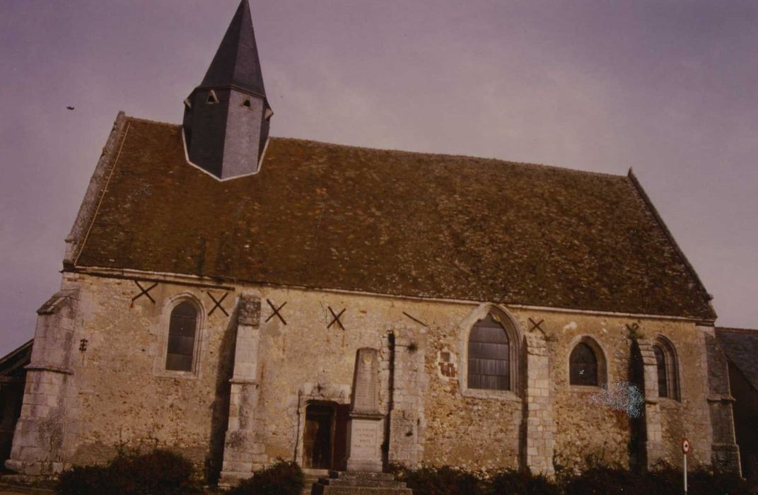 Eglise Saint-Avit : Façade latérale sud, vue générale