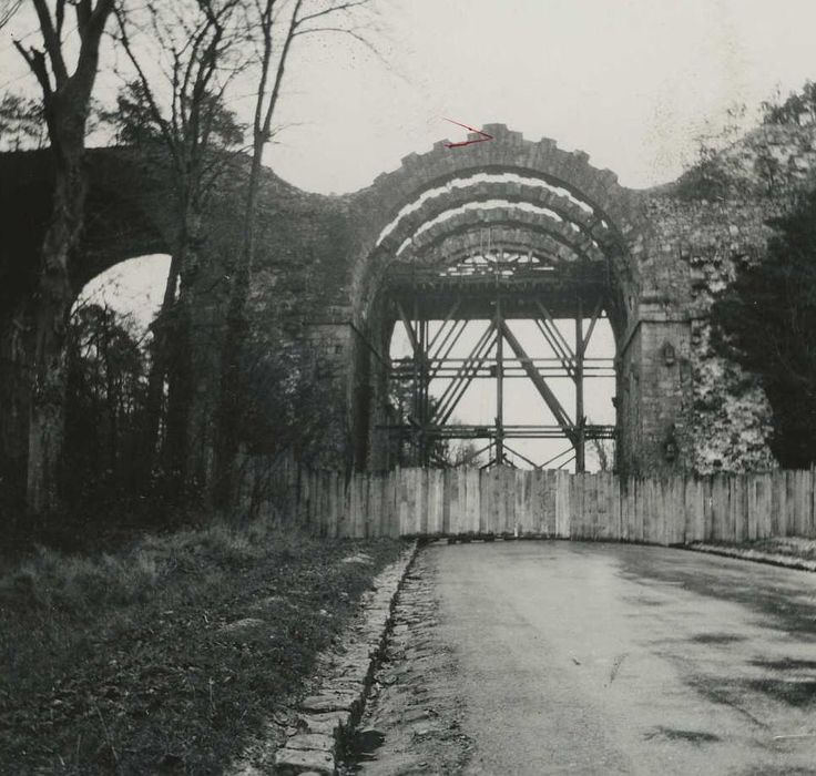 Ancien aqueduc de Pontgouin à Versailles (également sur communes de Maintenon et Pontgouin) : Vue partielle