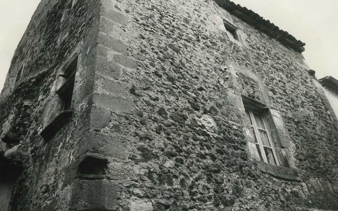 Ancien logis : Façades sur rues, vue partielle