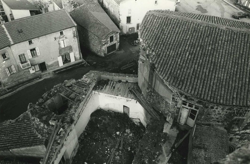 Château fort : Ouvrage avancé, tour, vue partielle