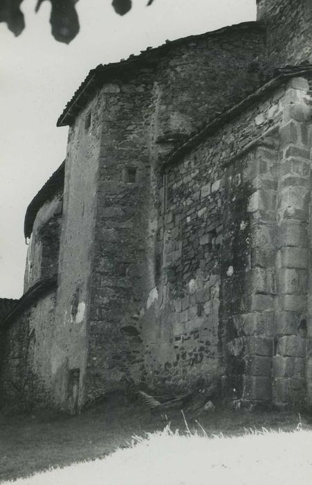 Eglise Saint-Sauveur : Façade latérale nord, vue partielle