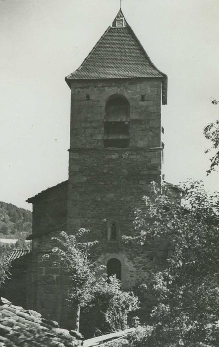 Eglise Saint-Sauveur : Façade occidentale, vue partielle