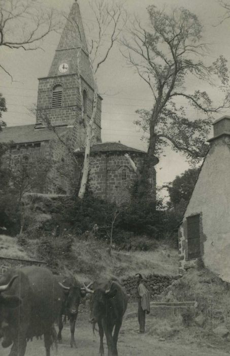 Eglise Saint-Victor : Façade latérale sud, vue partielle