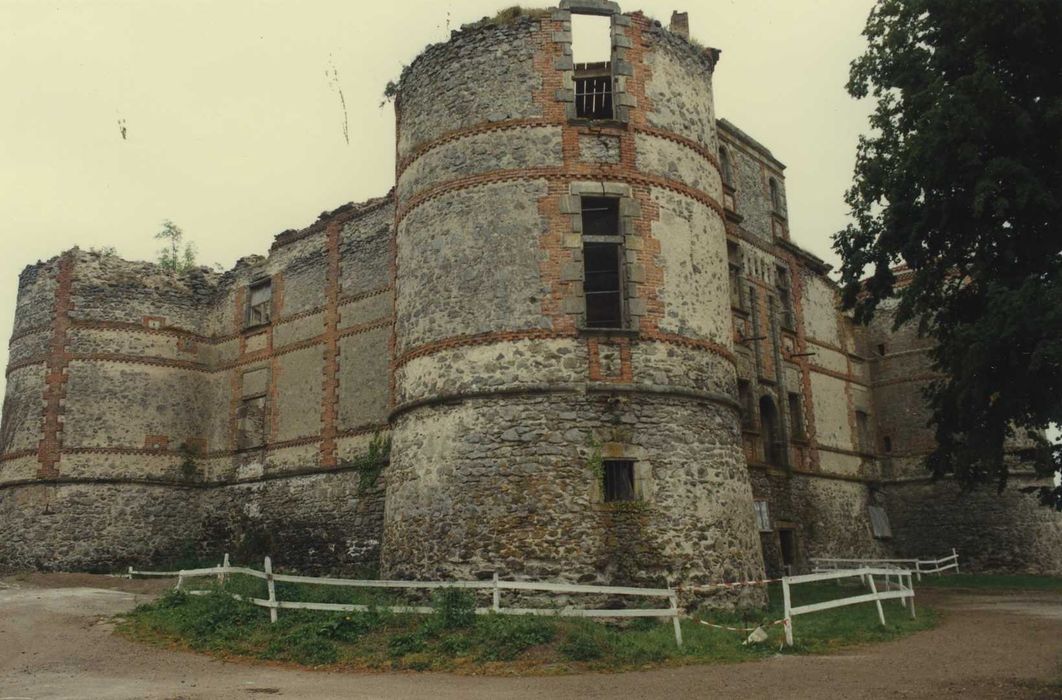Château de la Chaux-Montgros : Ensemble nord-ouest, vue générale