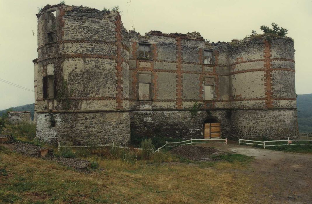 Château de la Chaux-Montgros : Ensemble nord, vue générale
