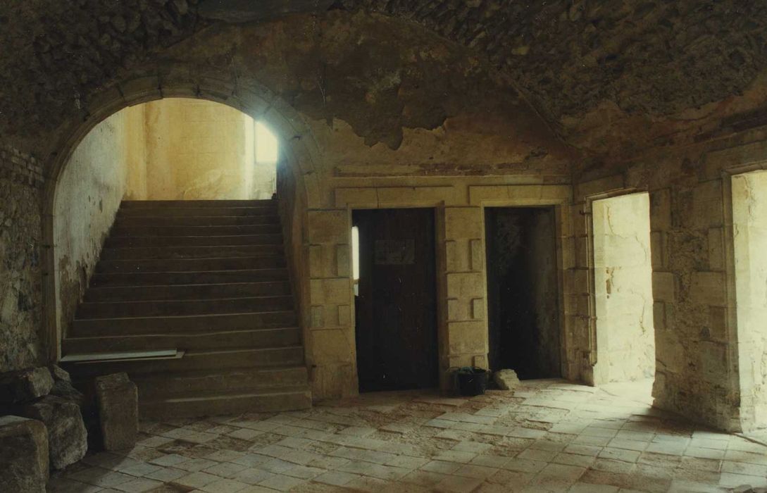 Château de la Chaux-Montgros : Vestibule du 1er étage, vue générale
