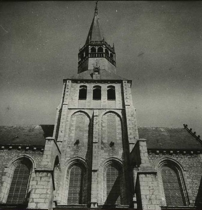 Eglise Notre-Dame : Clocher, élévation est, vue générale