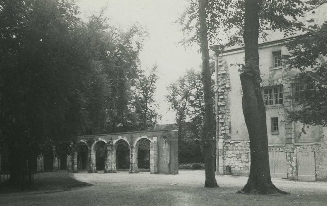 Ancien évêché et ses jardins, actuellement Musée des Beaux-Arts : Vue partielle des jardins