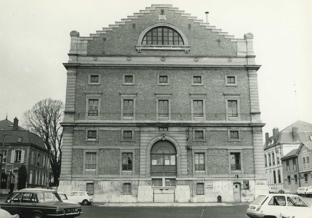 Théâtre municipal : Façade sud, vue générale