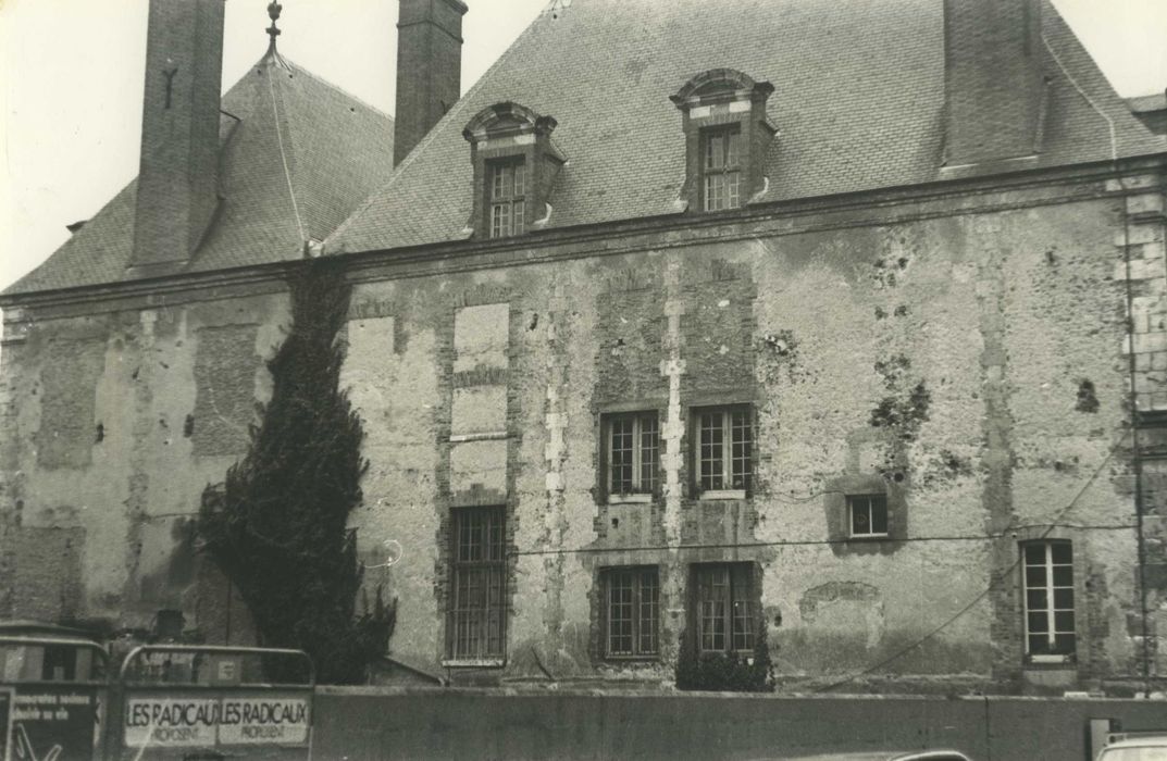 Hôtel Montescot : Façade sud, vue partielle