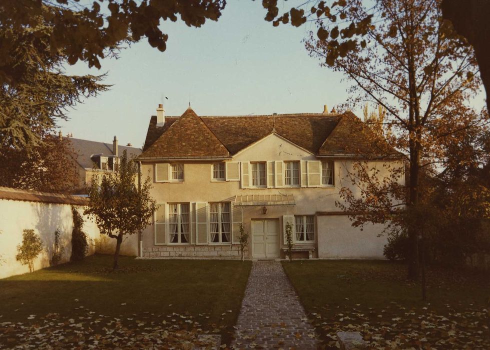 Maison : Façade sur jardin, vue générale