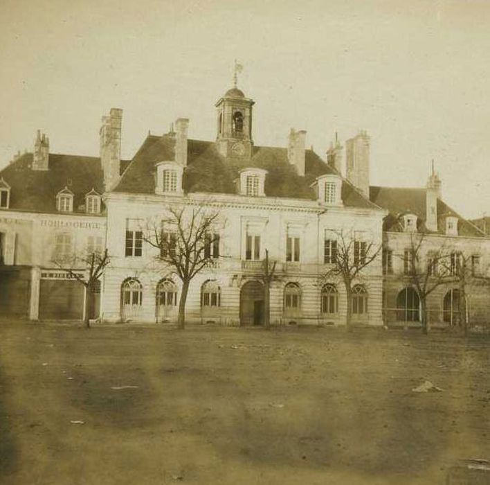 Hôtel de ville : Ensemble est, vue générale