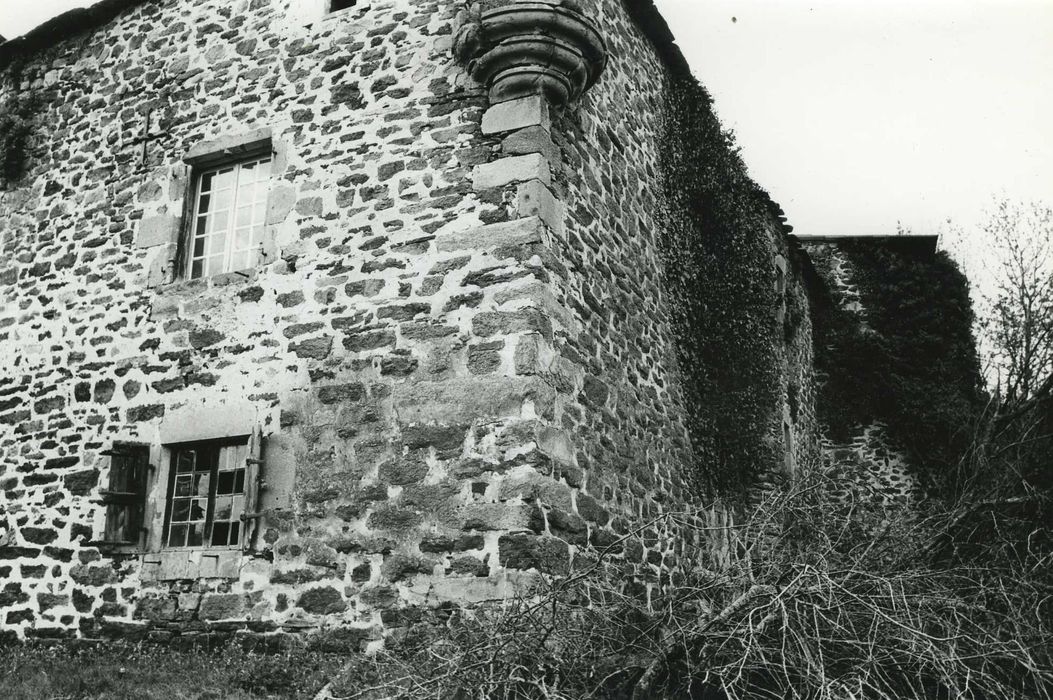 Château de Chabanoles : Façades nord et est, vue partielle