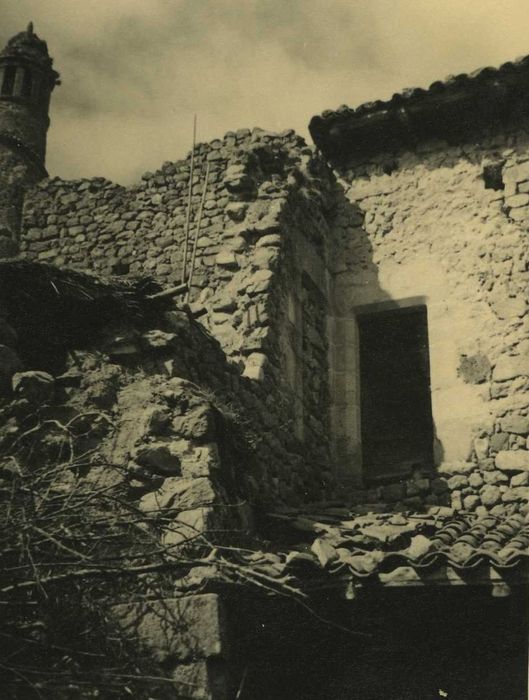 Ruines du bâtiment dit La Préfecture : Vue partielle des ruines