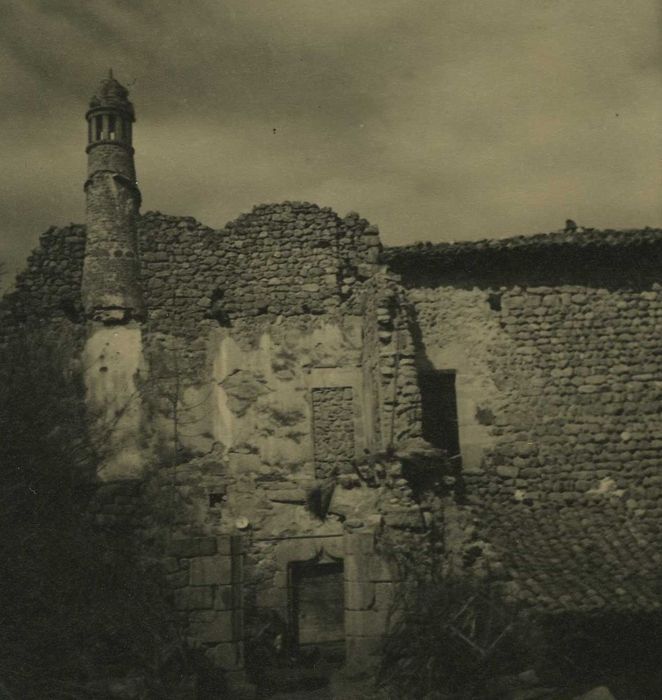 Ruines du bâtiment dit La Préfecture : Vue partielle des ruines