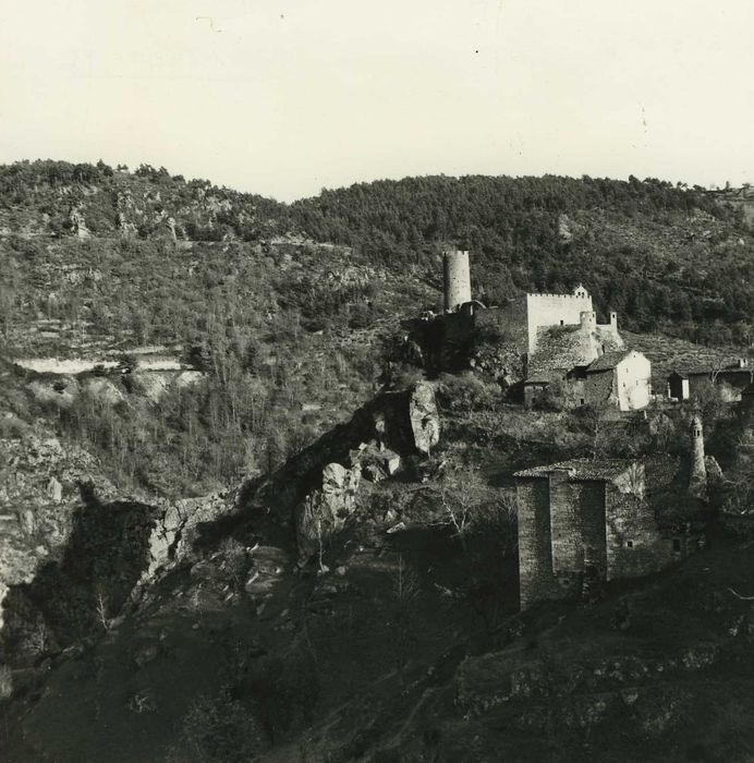 Village de Saint-André : Vue générale de l’ensemble du village dans son environnement