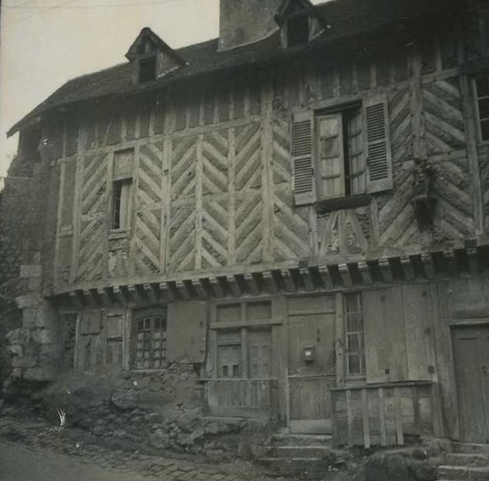 Maison de la Vierge : Façade sur rue, vue partielle