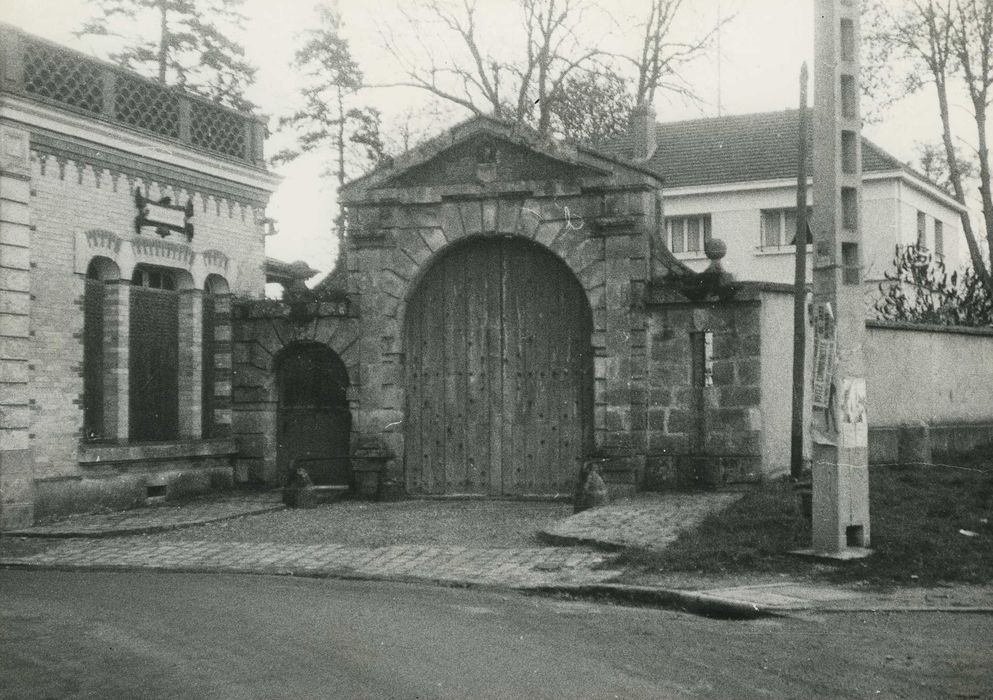 Maison : vue générale  du portail