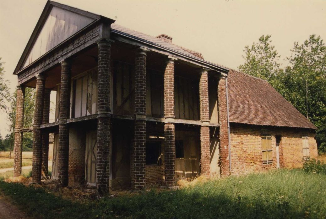 Château de Courtalain et ses dépendances (également sur commune d'Arrou) : Pavillon Caroline, vue générale