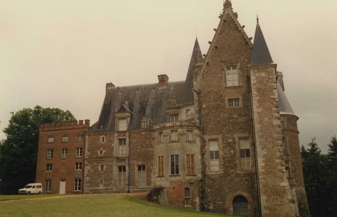 Château de Courtalain et ses dépendances (également sur commune d'Arrou) : Ensemble nord-ouest, vue générale