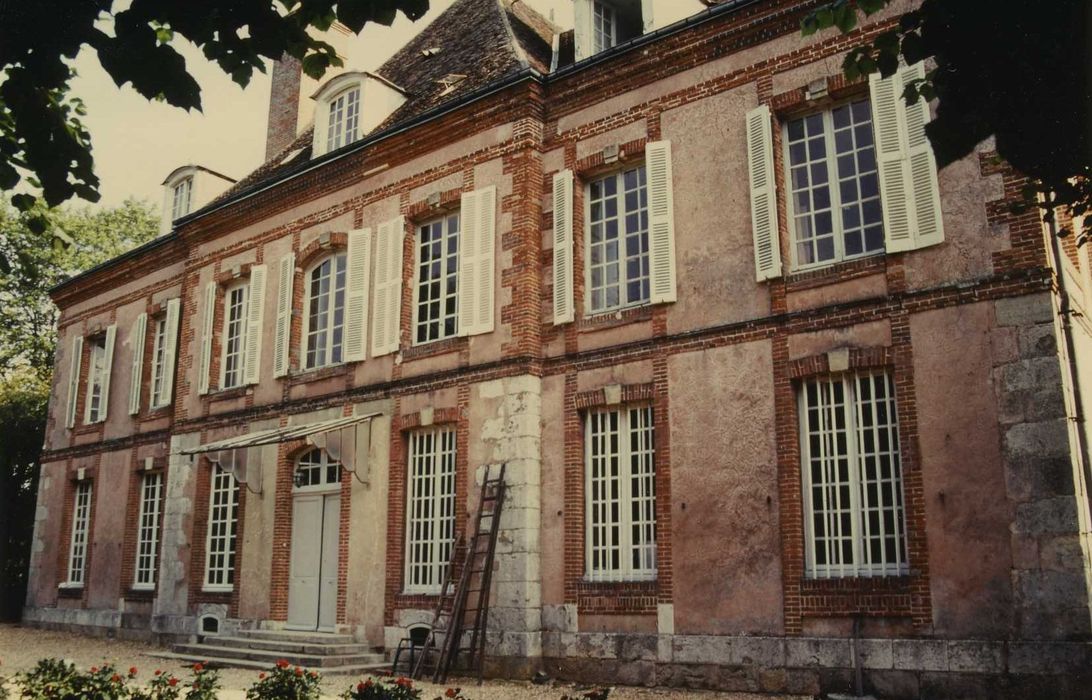 Ancien hôpital Saint-Jean : façade sud-ouest, vue générale