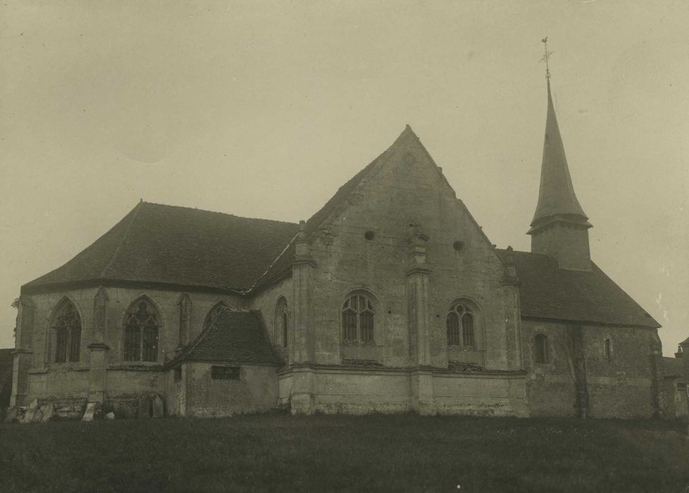 Eglise Saint-Pierre : Façade latérale nord, vue générale