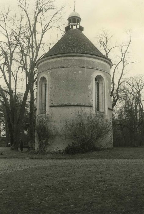 Château de Bouthonvilliers : Pigeonnier devenu chapelle, vue générale