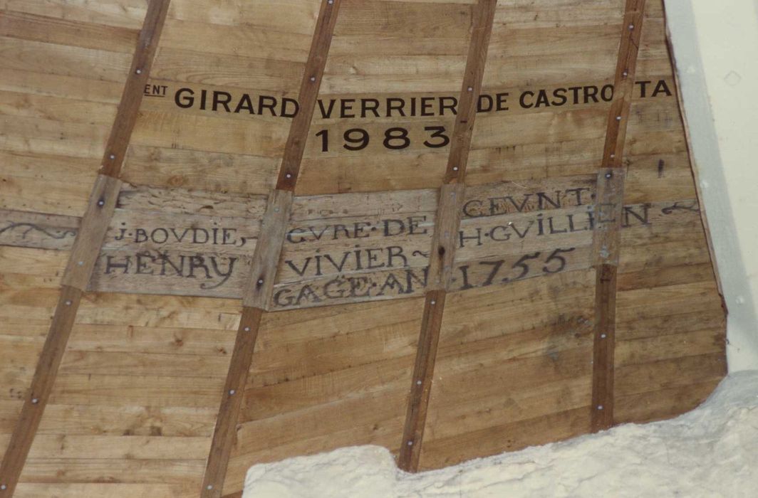 Eglise Saint-Martin : Nef, charpente, détail des inscriptions