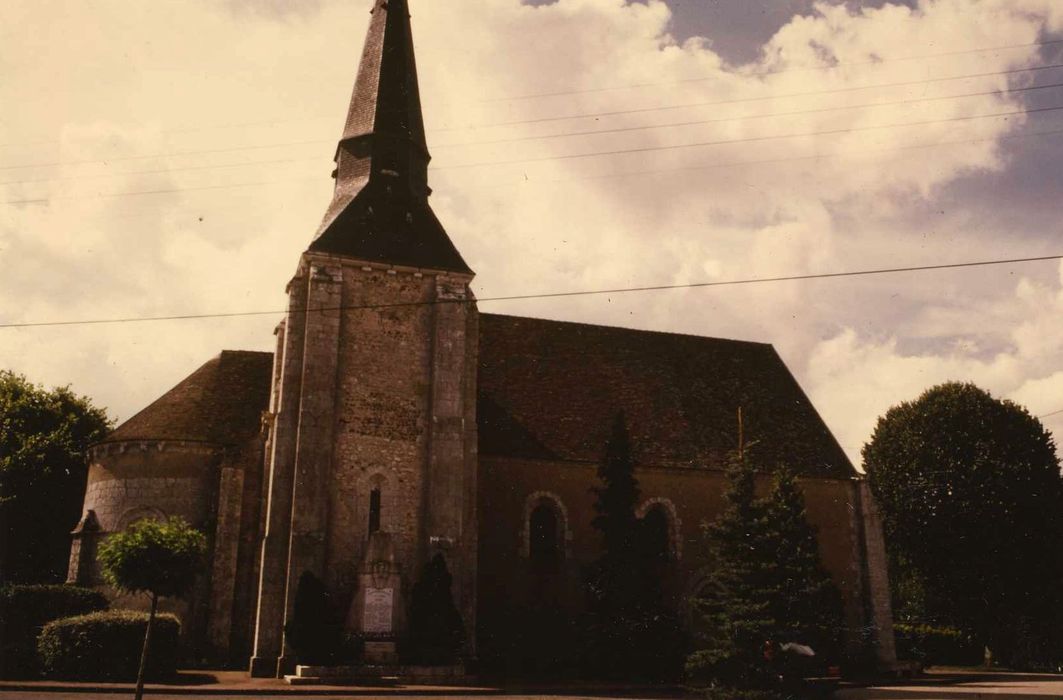 Eglise Saint-Séverin : Façade latérale nord, vue générale