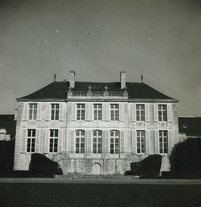 Château : Façade sud-ouest, vue générale