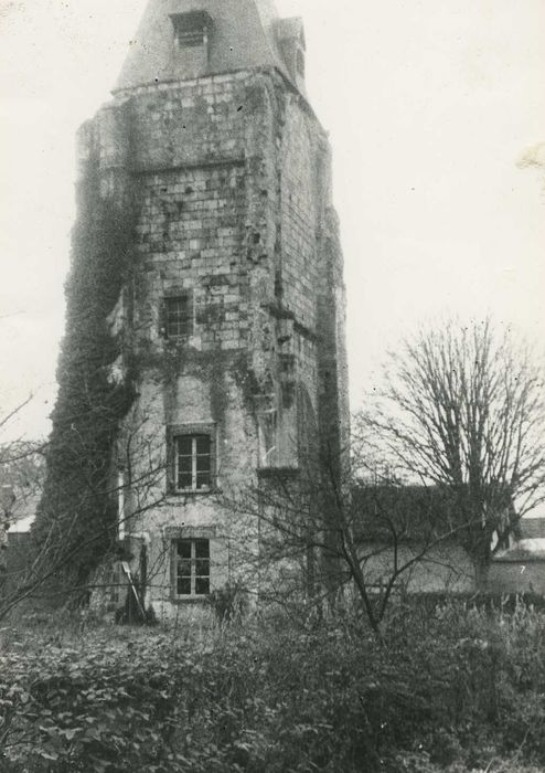 Tour de l'ancienne église dite Le Pilori : Vue partielle