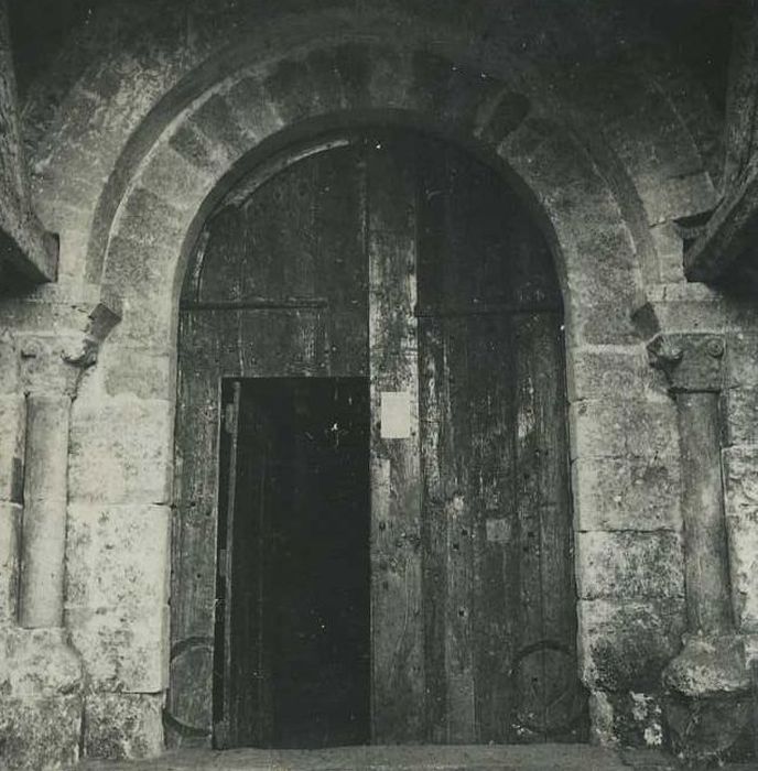 Eglise Saint-Pierre : Portail occidental, vue générale