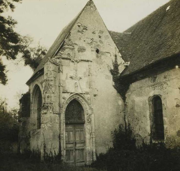 Eglise Saint-François d'Assise : Façade latérale nord, vue partielle