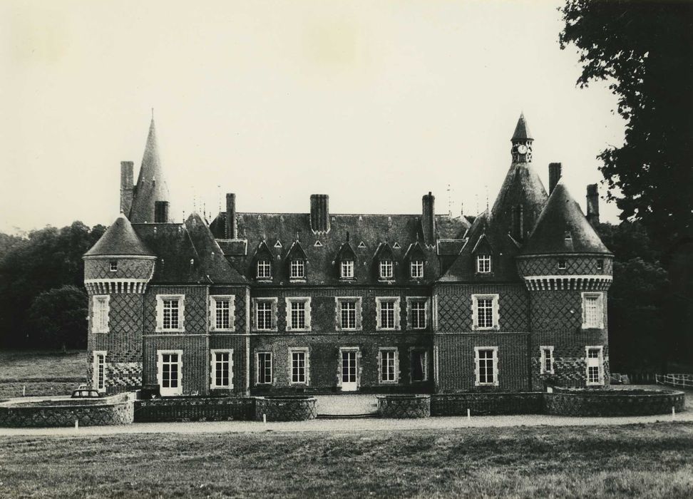 Château : Façade nord, vue générale