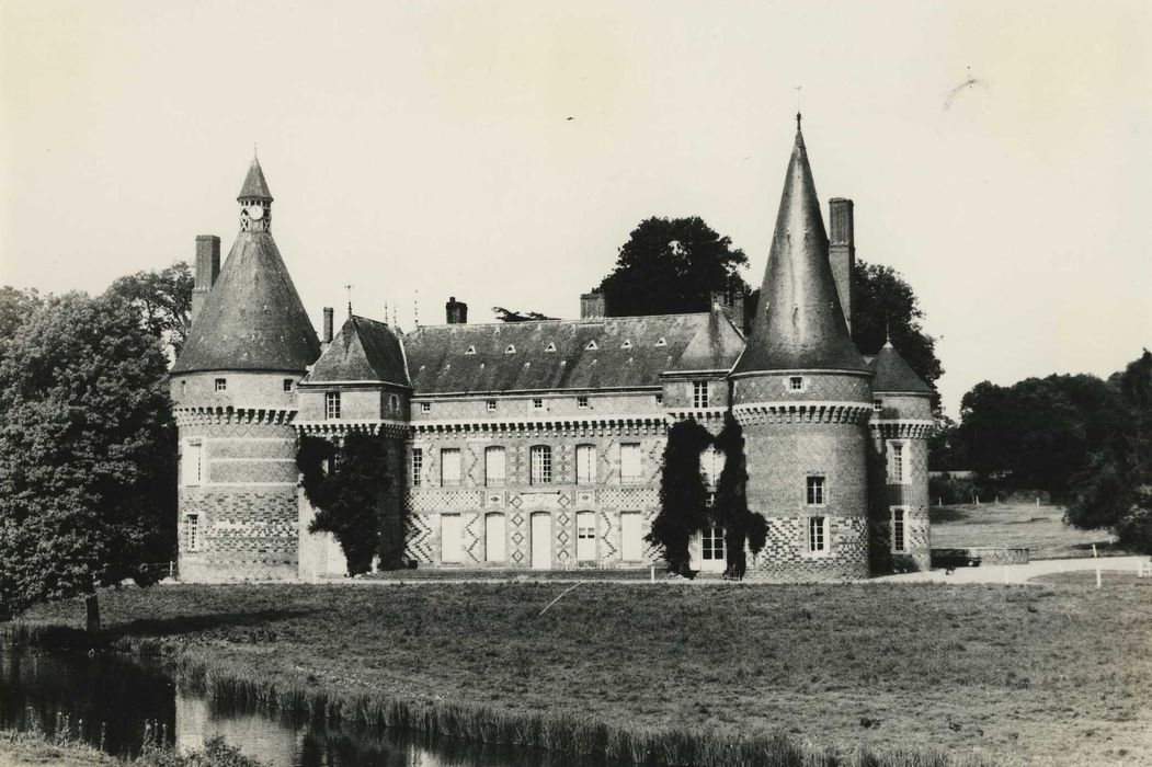 Château : Façade sud, vue générale