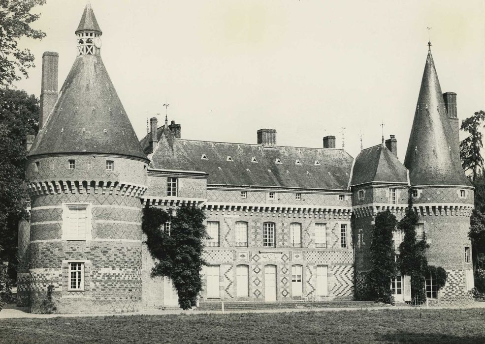 Château : Façade sud, vue générale