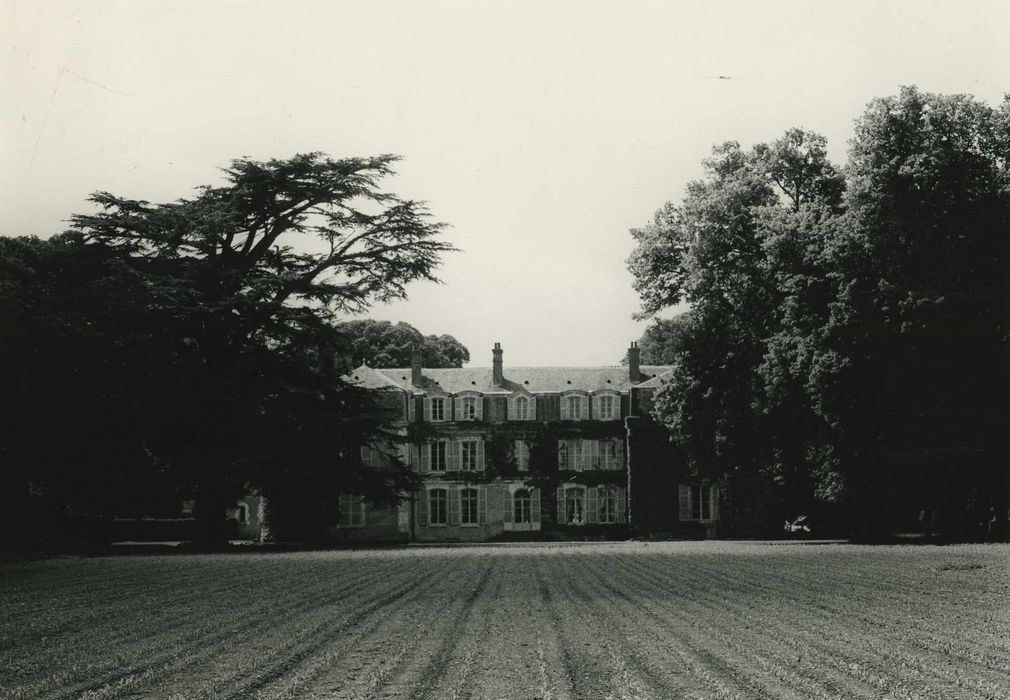 Château des Coudreaux : Façade est, vue partielle