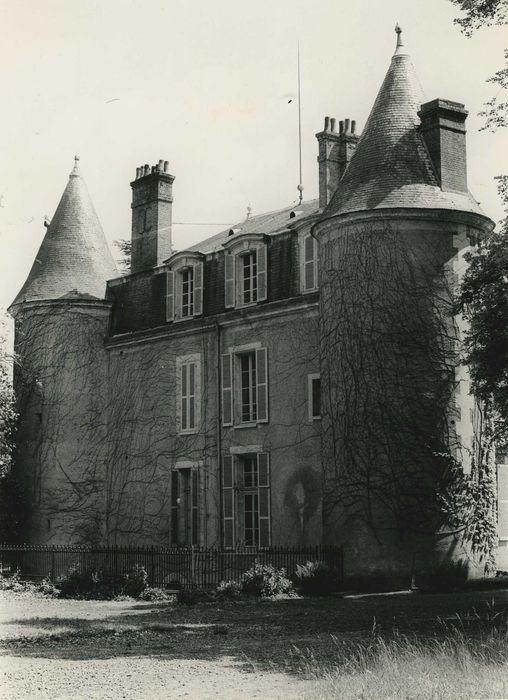 Château des Coudreaux : Façade nord, vue générale